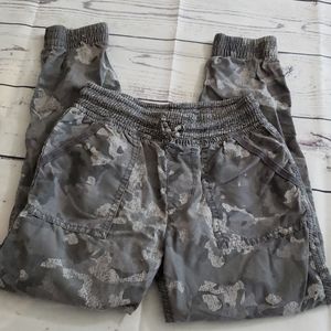 Sonoma boy's gray camo canvas jogger pants, sz 7
